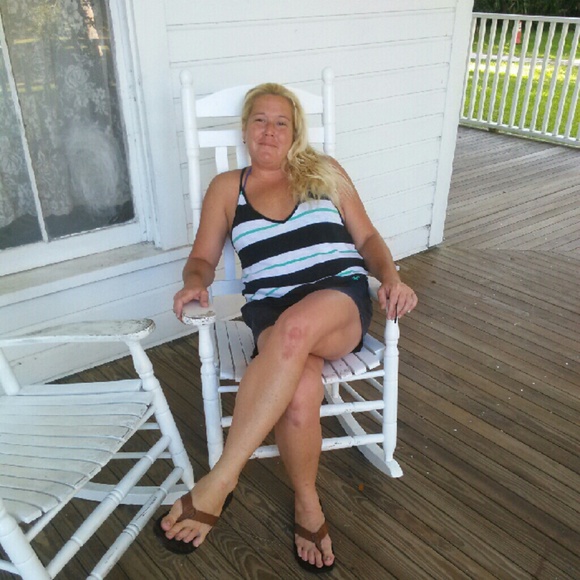 Profile Picture of Brandi Gniadek (@blg417) on Poshmark