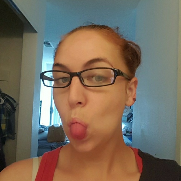 Profile Picture of Heather Gruver (@23ilovelucy) on Poshmark