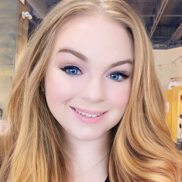 Profile Picture of Kelsey Jeffries (@kelseyjffrs) on Poshmark