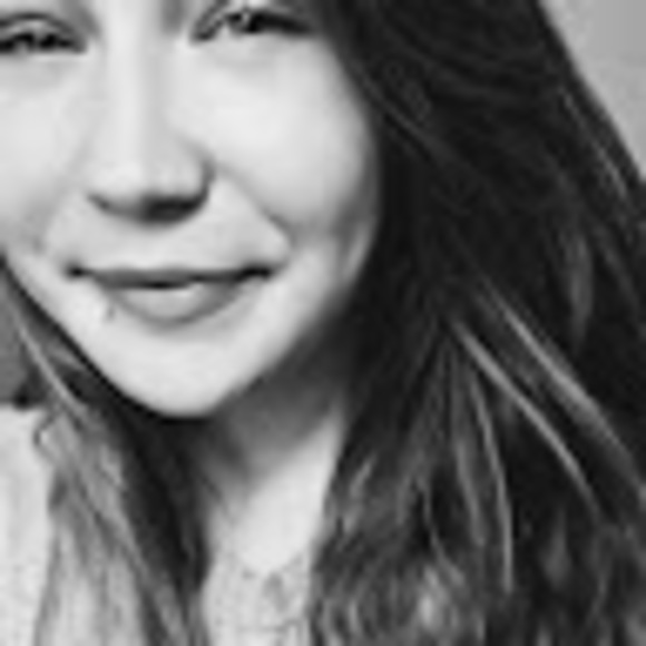 Profile Picture of Molly Selph (@mollyalan32) on Poshmark