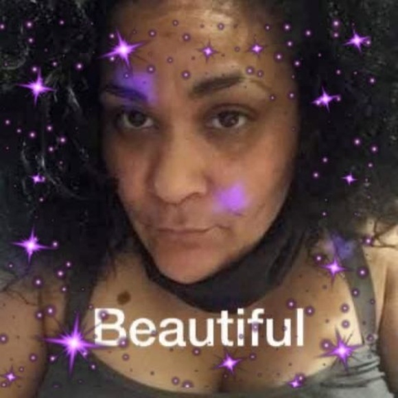 Profile Picture of Nichole Rosser (@nicholerosser) on Poshmark