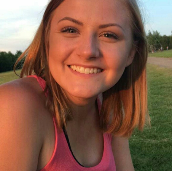 Profile Picture of Jenna Fuesting (@kweenjenna) on Poshmark