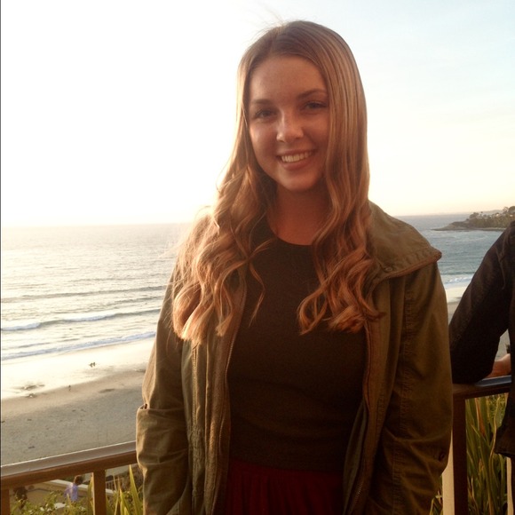 Profile Picture of Haley Hoffman (@haleyhoffman1) on Poshmark