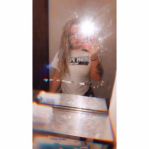 Profile Picture of Sherridan Mezick (@sherridanmezick) on Poshmark