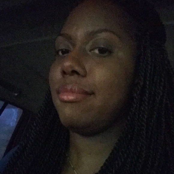 Profile Picture of Ashley Sexton (@ashcam1285) on Poshmark