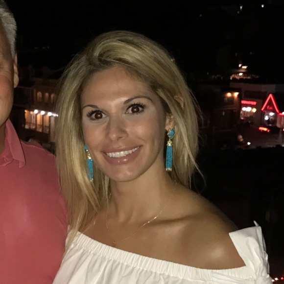 Profile Picture of Monica Alexander (@monicabalex) on Poshmark