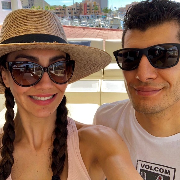 Luis Mendiola - Poshmark Profile Picture of Luis Mendiola (@luisandnayeli) on Poshmark