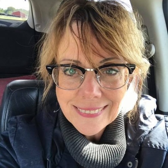 Profile Picture of Cindy Huffman (@cjhuff60) on Poshmark