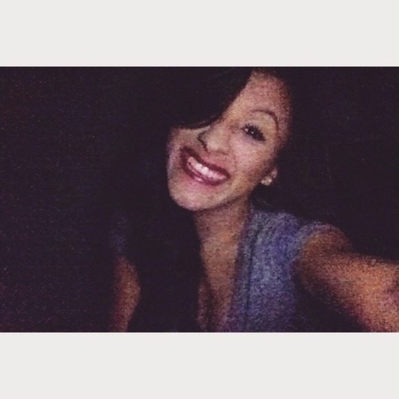 Profile Picture of Evelyn Fernandez (@nyleve23) on Poshmark