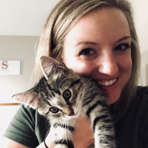 Profile Picture of Haley Stahl (@haleystahl0218) on Poshmark