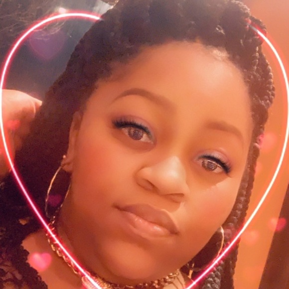 Profile Picture of Kristiana Cook (@kristiana_cook) on Poshmark