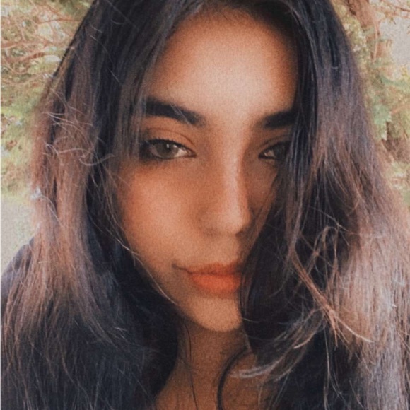 Profile Picture of Chelsea Anzaldo (@c_anzaldo) on Poshmark