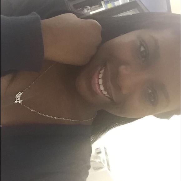 Profile Picture of Deajia Philmon (@mimibabykisses) on Poshmark