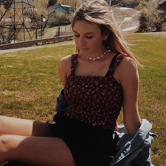 Olivia Krepela - Poshmark Profile Picture of Olivia Krepela (@oliviakrepela) on Poshmark