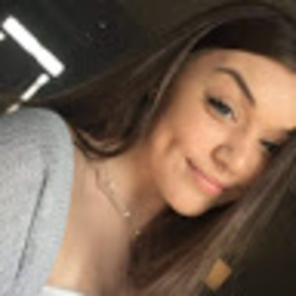 Profile Picture of Chloe Mckenna (@chloemckenna02) on Poshmark