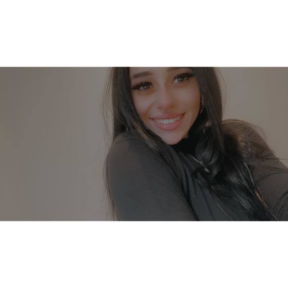 Eden Buttler - Poshmark Profile Picture of Eden Buttler (@edenbuttler) on Poshmark