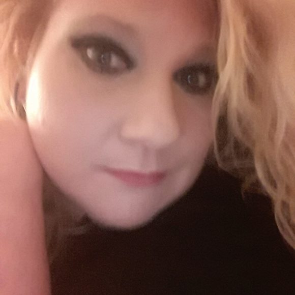 Profile Picture of Mindi Taylor (@mindibratt) on Poshmark