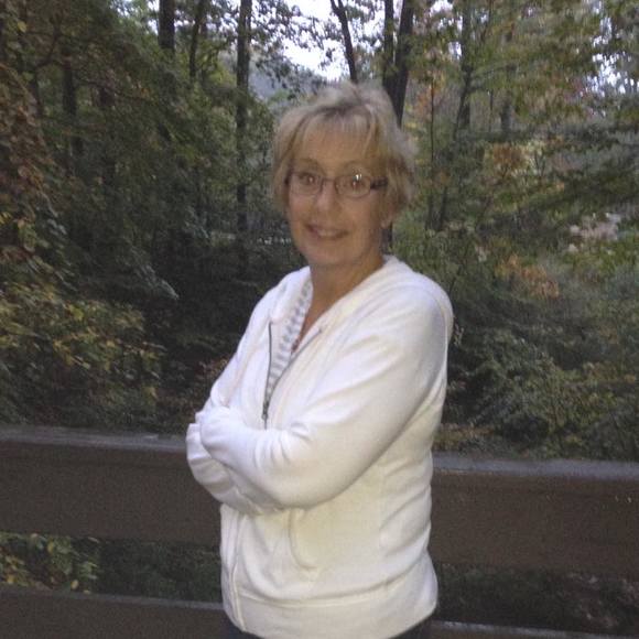 Profile Picture of Lorraine Schaefer johnson (@rainee0702) on Poshmark