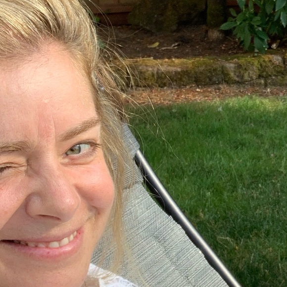 Profile Picture of Lisa Hulick (@lhulick) on Poshmark