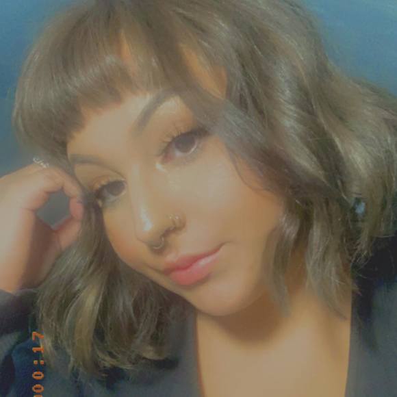 Profile Picture of Brianna Monźon (@monzon57892) on Poshmark