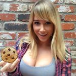 Profile Picture of Sara Jean Underwood (@sarawiwi00) on Instagram