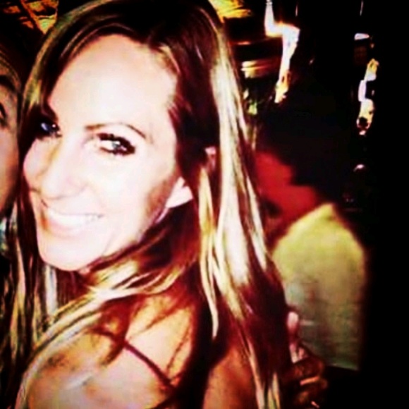 Profile Picture of Jen Albertson (@jnalbertson) on Poshmark