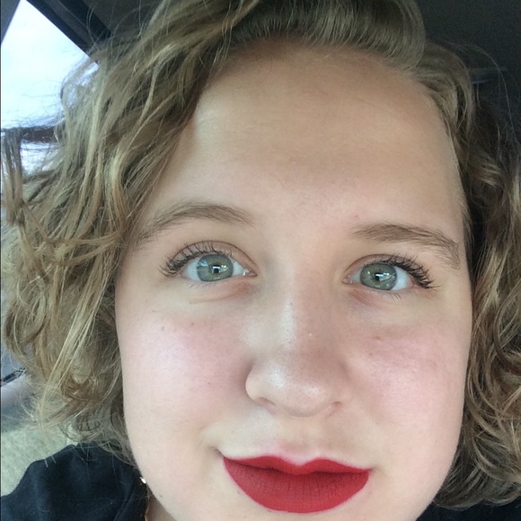 Profile Picture of Kami Bounds (@thedarkartist) on Poshmark