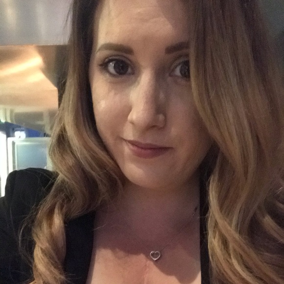 Profile Picture of Aangela Grilley (@angelamarietg) on Poshmark