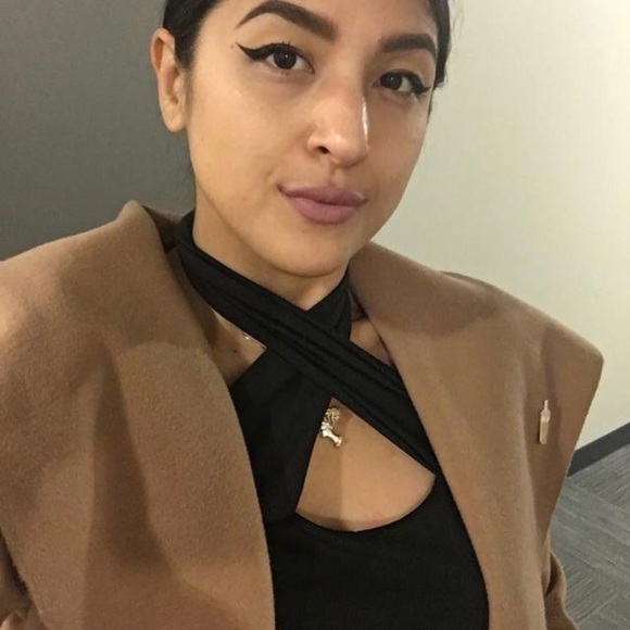 Profile Picture of Renee Tillmann (@nayswardrobe) on Poshmark