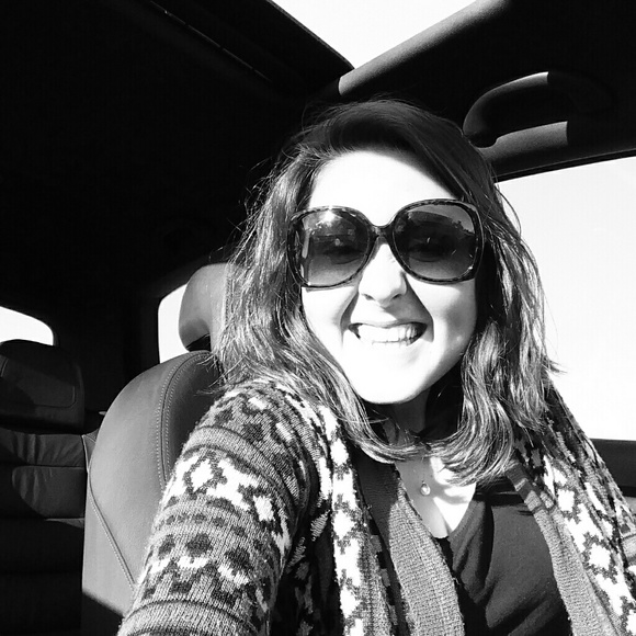 Profile Picture of Cassandra Basham (@cbasham1106) on Poshmark