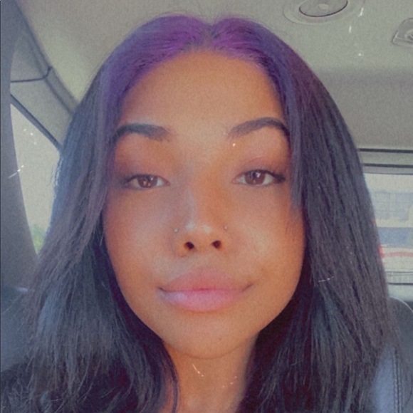 Profile Picture of Jodeci Manzolillo (@jmanzolillo) on Poshmark