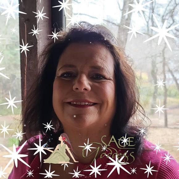Profile Picture of Pandora Regester (@pandoraregester) on Poshmark