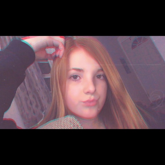 Profile Picture of Emma Best (@ekbest2005) on Poshmark