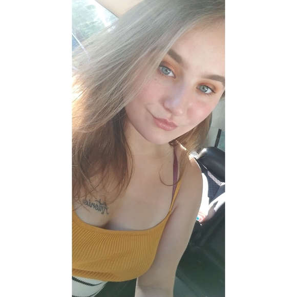 Taylor Tranby - Poshmark Profile Picture of Taylor Tranby (@__taylor_0) on Poshmark