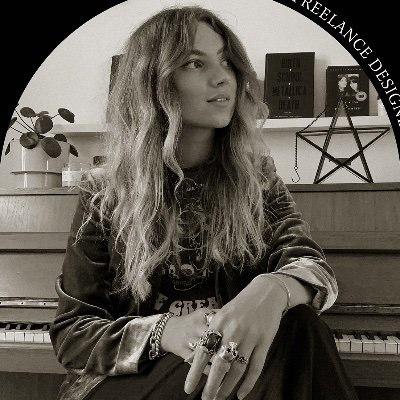 Profile Picture of Leah Devine (@leahtonidevine) on Twitter