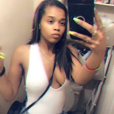 Profile Picture of Kell Bell (@_CallMeKelli) on Twitter