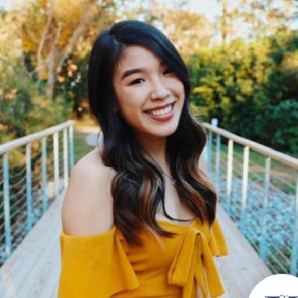 Profile Picture of Lena Nguyen (@lenadnguyen) on Poshmark