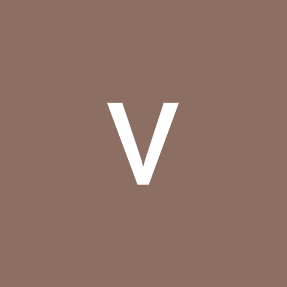 Profile Picture of Vivian Zhao (@vzhao1994) on Poshmark