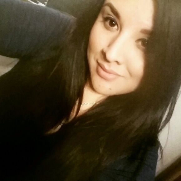 Profile Picture of Daniela Erives (@danii93) on Poshmark