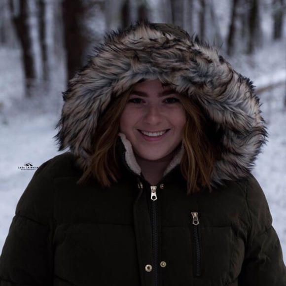 Profile Picture of Sara Crinnion (@saracrinnion) on Poshmark