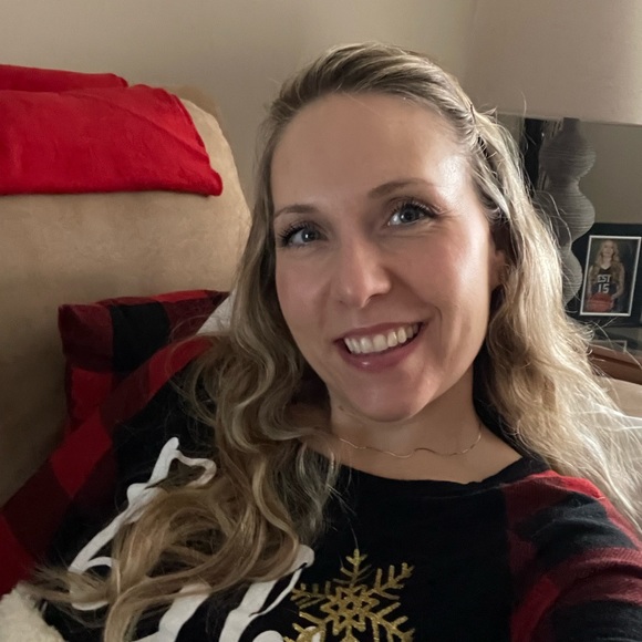 Profile Picture of Diana Zunick (@zanadi33) on Poshmark