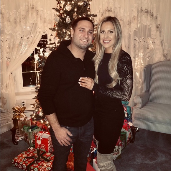 Profile Picture of Danielle Cecere (@dani_nadine91) on Poshmark