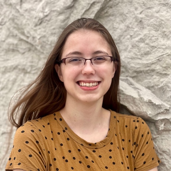 Profile Picture of Olivia Gruss (@liv2194) on Poshmark