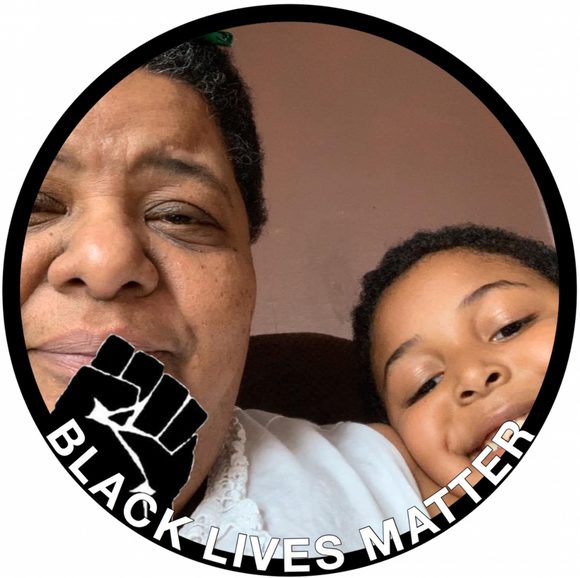 Profile Picture of Paula Beninato (@beninatop) on Poshmark