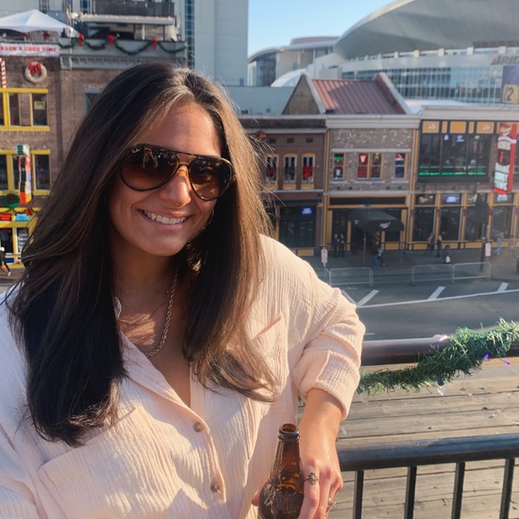 Profile Picture of Mcclaine Piontek (@clainey1711) on Poshmark