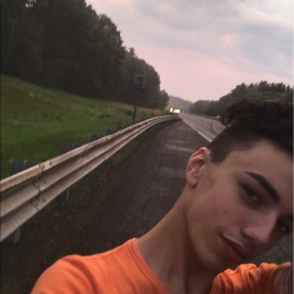 Profile Picture of Robert Dimuccio (@robertdimuccio) on Poshmark