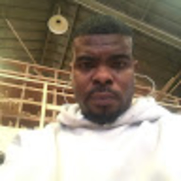 Profile Picture of Michael Wayne (@wayneduh5) on Poshmark