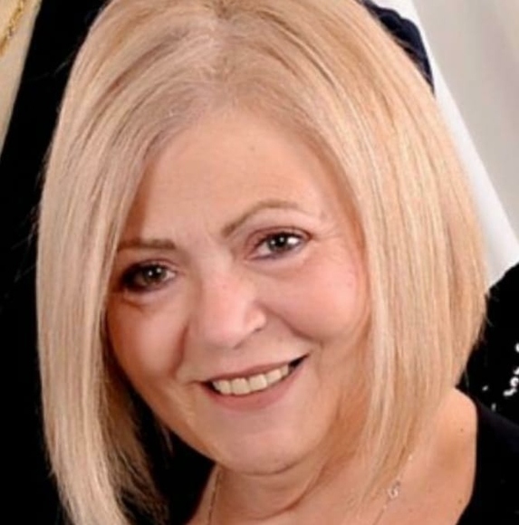 Profile Picture of Janet Palacio (@janetpalacio) on Poshmark