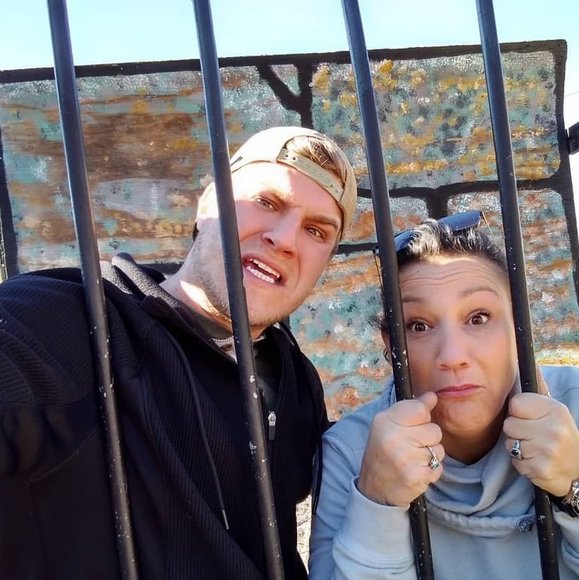 Profile Picture of Aaron Crosley (@aaroncrosley) on Poshmark