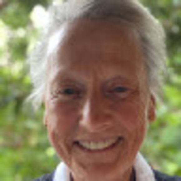 Profile Picture of Pamela Clarke (@pambclarke) on Poshmark